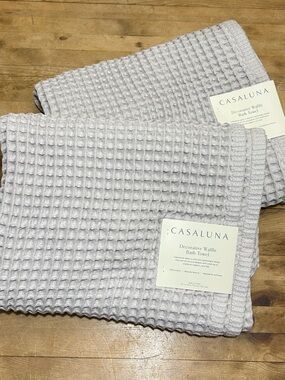 Casaluna Light Gray Decorative Waffle Bath Towels 2